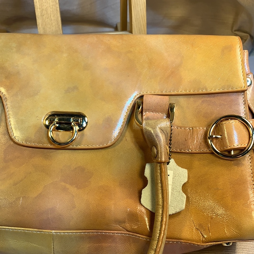 The FIND Leather satchel w/flower motif, gorgeous - Picture 16 of 16